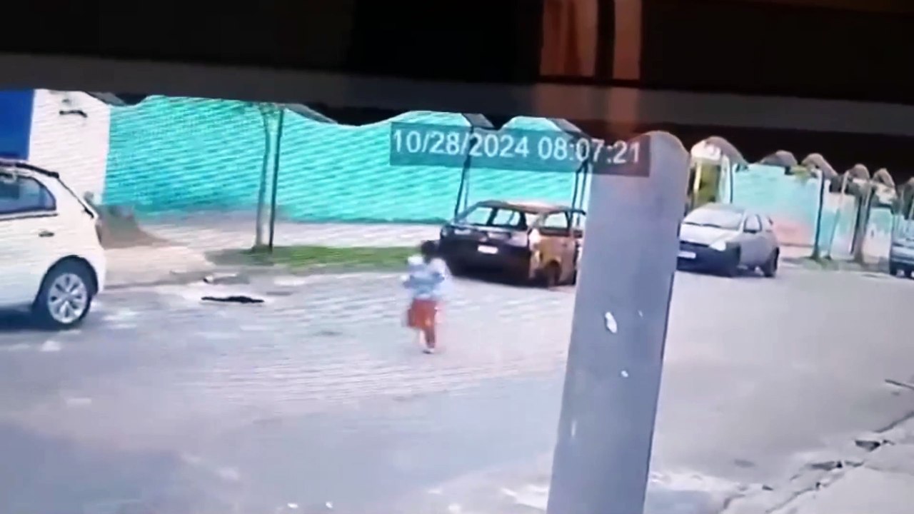 Criança foge da escola e fica 6 minutos do lado de fora