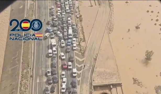 Tremendo: vista aérea de centenares de vehículos atrapados por la DANA en Valencia