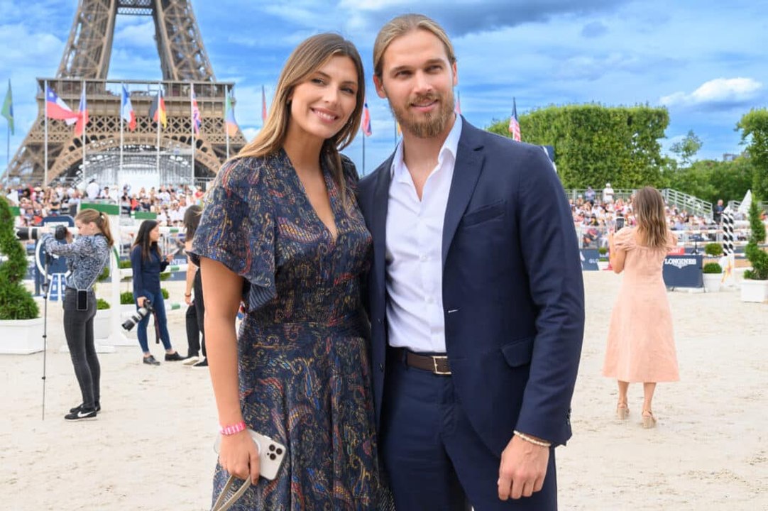 Delphine Wespiser : La lutte engagée d'une ex Miss France, nue et ensanglantée