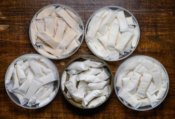 Le gouvernement veut interdire les pouches, sachets de nicotine populaires chez les jeunes