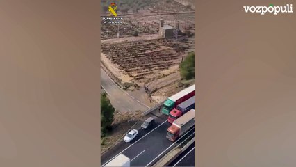 El helicóptero de la Guardia Civil realiza labores de identificación