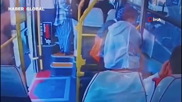 Otomobilin çarptığı yaya ağır yaralandı: Kaza anı kamerada