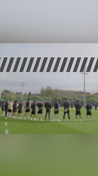 Minuto de silencio en el entreno del Barça por las víctimas de la DANA