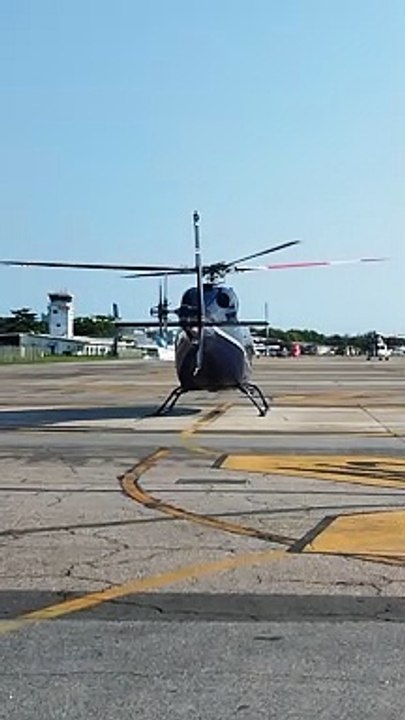 Helicóptero taxiando