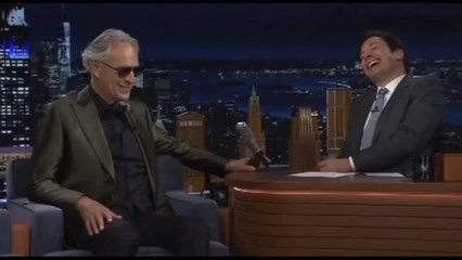 Jimmy Fallon a Andrea Bocelli: "Le Kardashian litigano per te!"