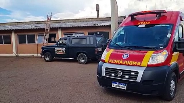 Durante manutenção no telhado, trabalhador sofre queda e fica ferido