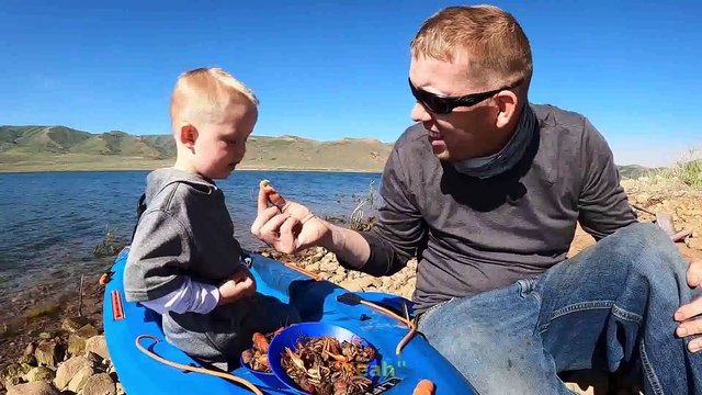 Crawfish Catch & Cook - Camping on Deserted Island (Fishing & Trapping Dinner)