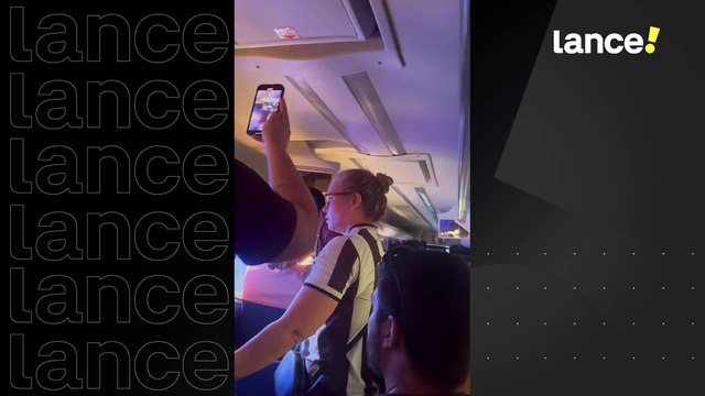 Ônibus que está levando alguns torcedores do Botafogo foi alvo de pedradas da torcida do Peñarol!