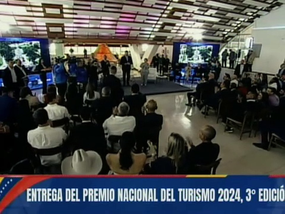 Pdte. Maduro entrega el Premio Nacional del Turismo categoría tradicional al estado Mérida