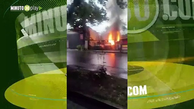 Se prendió una casa en el barrio Boston, Bomberos atienden emergencia