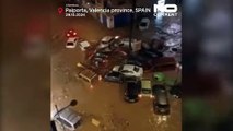 Valencia: le auto portate via dalle inondazioni