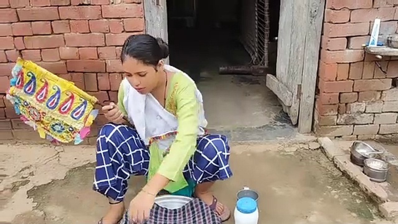 सबके लिए बनाए बहुत स्वादिष्ट परांठे 15 अगस्त पर #desivlog #dailyvlog #shivanikumariofficial