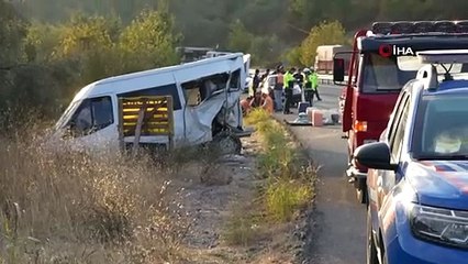 Zeytin işçilerini taşıyan minibüs otomobil ile çarpıştı! Çok sayıda yaralı var