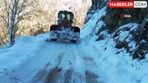 Dünyanın En Tehlikeli Yolunda Kar Temizleme Çalışmaları Devam Ediyor