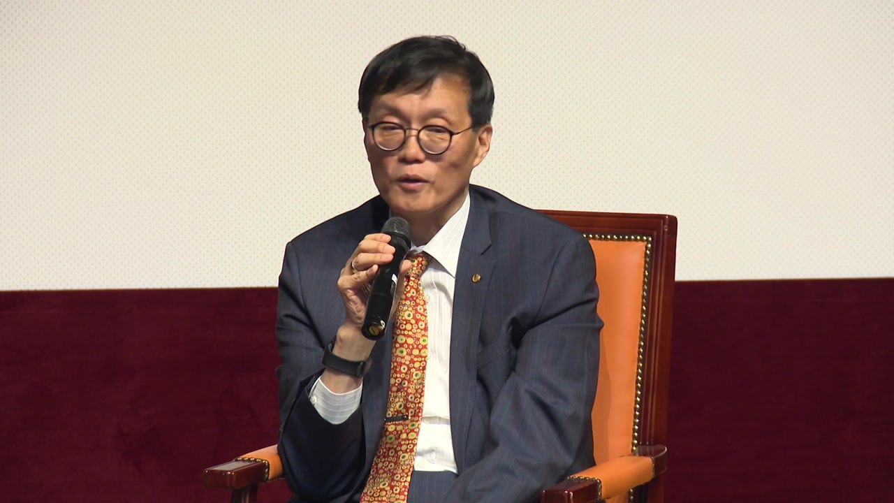 이창용 한은 총재 "로제 APT. 때문에 아파트값 오를까 걱정" / YTN