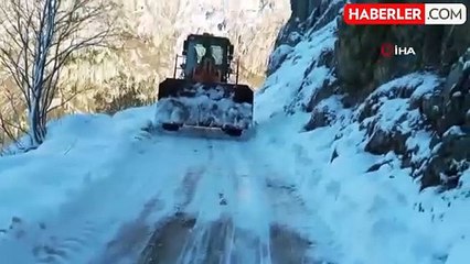 Dünyanın En Tehlikeli Yolunda Kar Temizleme Çalışmaları Devam Ediyor