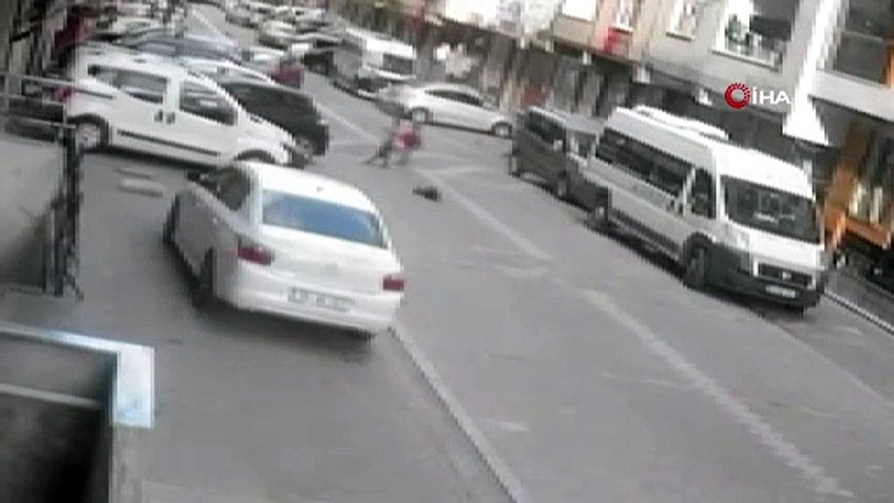 Esenyurt'ta minibüs sürücüsü küçük çocuğu ezdi