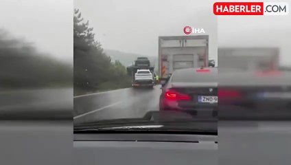 Yağışlı Hava TOGG Yüklü Tırı Kontrolden Çıkardı