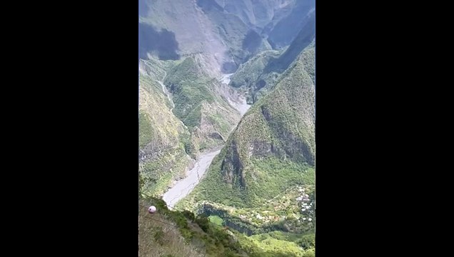 Des sentiers de rempart soumis au chutes de pierre et éboulements