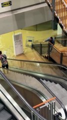 Mujer de Ucrania pasa la noche atrapada en IKEA durante las inundaciones en Valencia