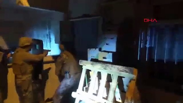 İstanbul - Tutuklanan Ahmet Özer'in evinde yapılan aramanın görüntüleri ortaya çıktı