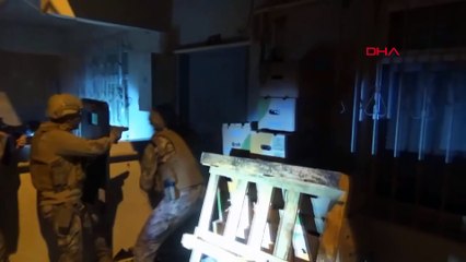 Ahmet Özer'in evinde yapılan aramaya ait görüntüler ortaya çıktı