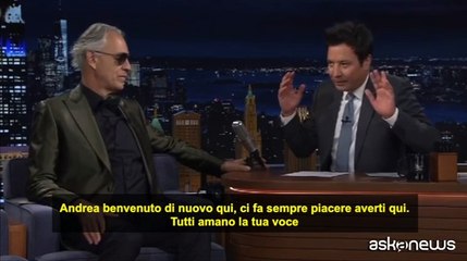 «Andrea Bocelli, le Kardashian litigano per te!»: lo show da Jimmy Fallon