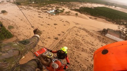 Impactantes imágenes de los rescatistas del Batallón de Helicópteros del Ejército