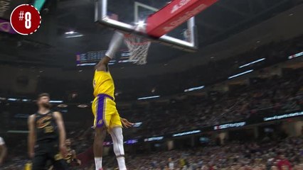 LeBron makes vintage slam against former team Cavs