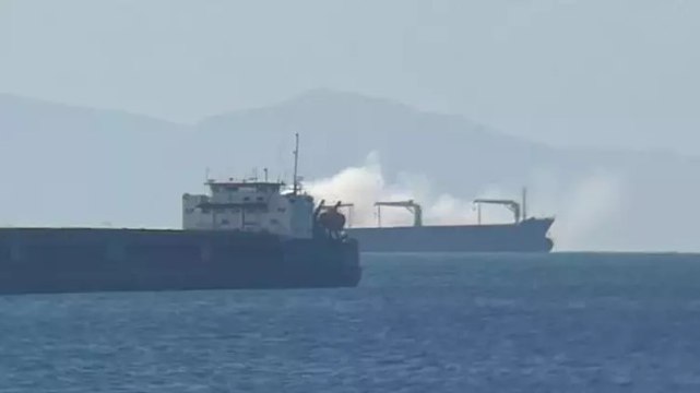 İstanbul'da Pendik açıklarında gemi yangını