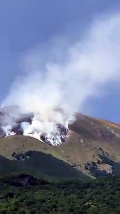 Gran Sasso in fiamme, il fuoco fa paura a Rigopiano