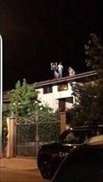 San Benedetto dei Marsi, protestano sul tetto contro l'arresto