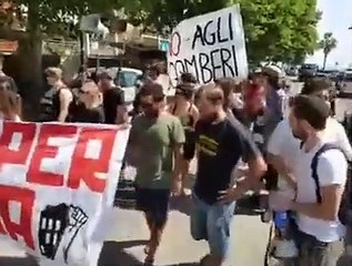 Montesilvano, la marcia contro lo sgombero dei senegalesi