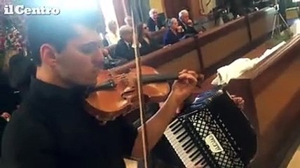 Teramo, le note del musicista rom per il saluto Marco Pannella