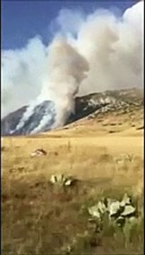 Gran Sasso in fiamme, l'incendio tra paura e selfie