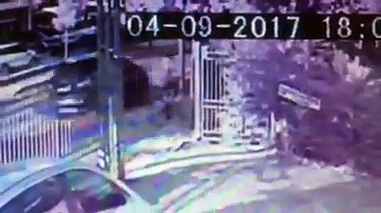 Ecco il ladro in bici che ruba soldi e telefonino