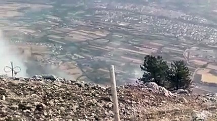 Incendio sul Morrone, salvo l'eremo di S. Pietro: i lanci del Canadair a pochi metri dal muro