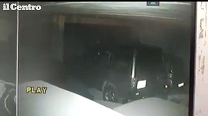 L'ispezione dei presunti ladri nell'officina di Spoltore