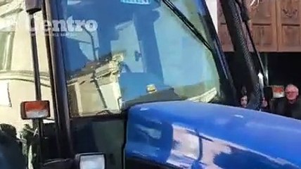 L'ultimo saluto a Bruno, morto in casa a 18 anni