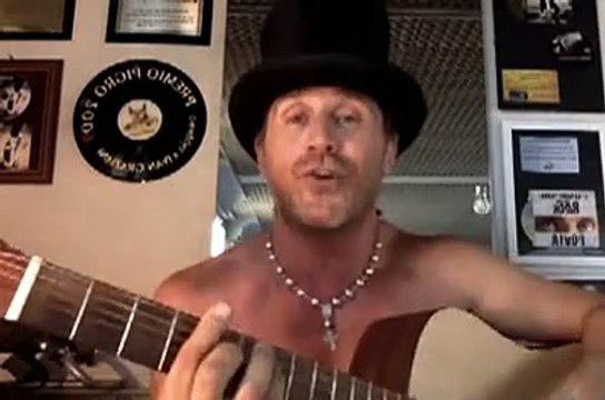 Immigrazia, la canzone di Povia contro la politica italiana sui rifugiati