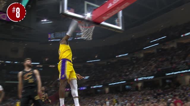 LeBron makes vintage slam against former team Cavs