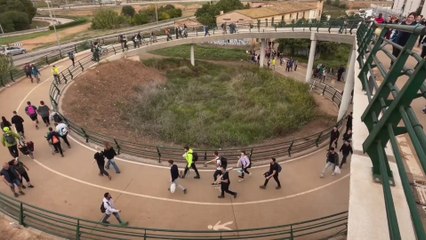 Mazón pide a los voluntarios "que vuelvan a casa" para evitar el colapso de las carreteras