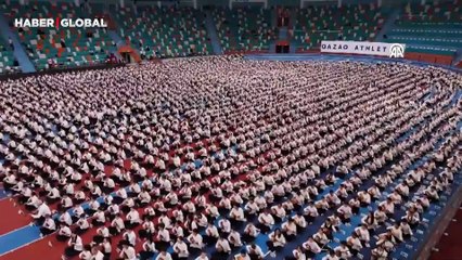 Kazakistan'da 3 binden fazla öğrenci aynı anda dombra çaldı