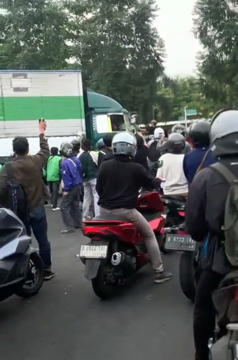 Kecelakaan Kontainer Ugal-ugalan di Cipondoh, Tangerang