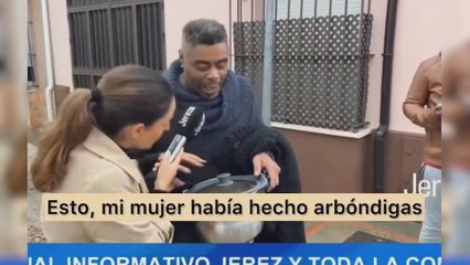 Se le inunda la casa y su máxima preocupación es salvar lo de dentro de la olla: "¿No vas a querer una?"