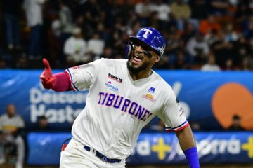 Jonrón de Danry Vásquez en el sexto juego de la Final 2023/2024