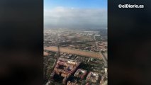 Vista desde un avión comercial de las inundaciones en la provincia de Valencia