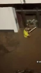 El heroico vídeo viral de un ciudadano en Valencia que salva la vida de dos niños y una mujer
