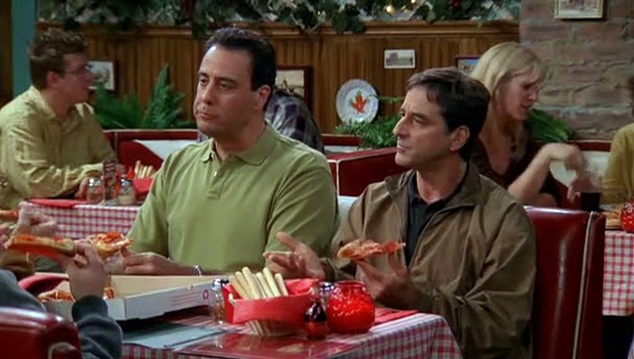 Alle lieben Raymond S04E08-Im Bett ist es nett