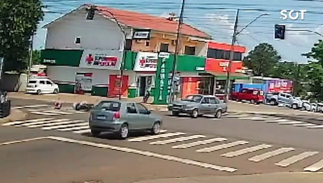 Duas pessoas ficam feridas em forte colisão de trânsito no Jardim Clarito em Cascavel